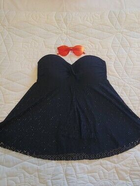 Elegant strapless black crochet lace overlay babydoll tankini swim top. Medium